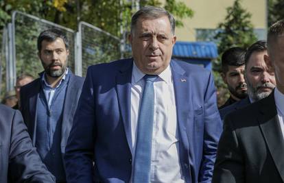 Dodik 'cirkusirao' na sudu: Nije htio ustati pa sutkinja umjesto njega rekla da negira krivicu