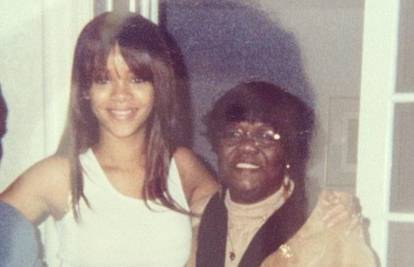 Foto uspomene na Twitteru: Rihanna je posjetila bakin dom