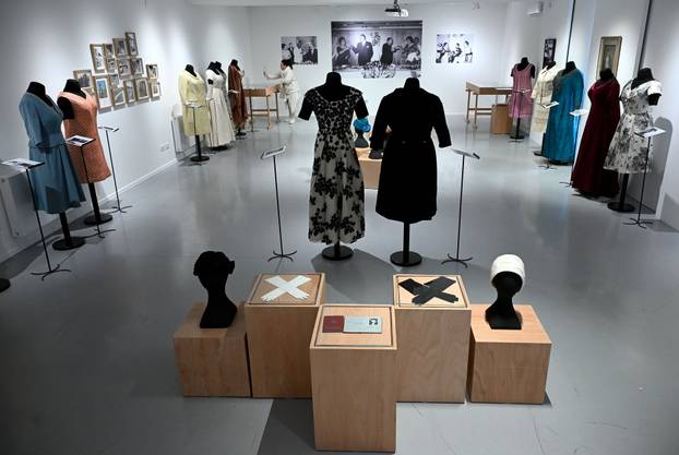 Zagreb: U Srpskom  kulturnom centru, fondacija Jovanka Broz održava izložbu haljina i torbi