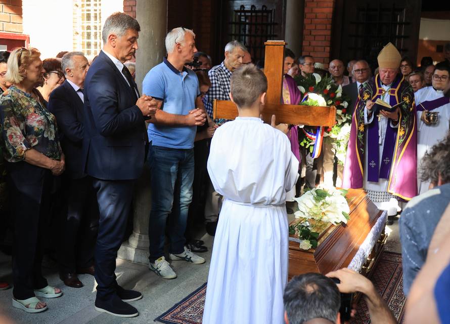 Beograd: Ispraćaj Mateja Periša u crkvi svetog Antuna Padovanskog