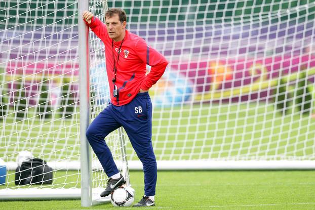 Warka: Prvi trening hrvatske nogometne reprezentacije nakon dolaska u kamp