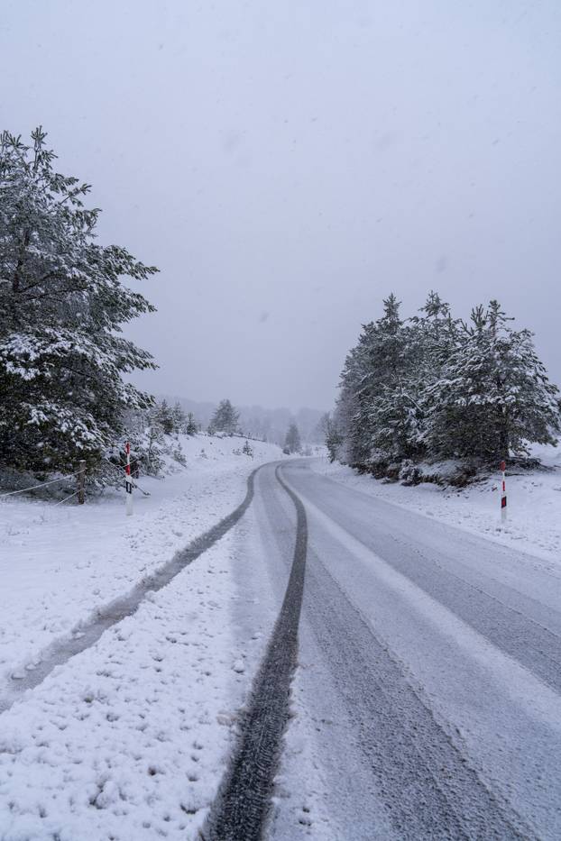 Babin Potok: Zimski uvjeti na državnoj cesti DC 52 Prozor - Vrelo Koreničko