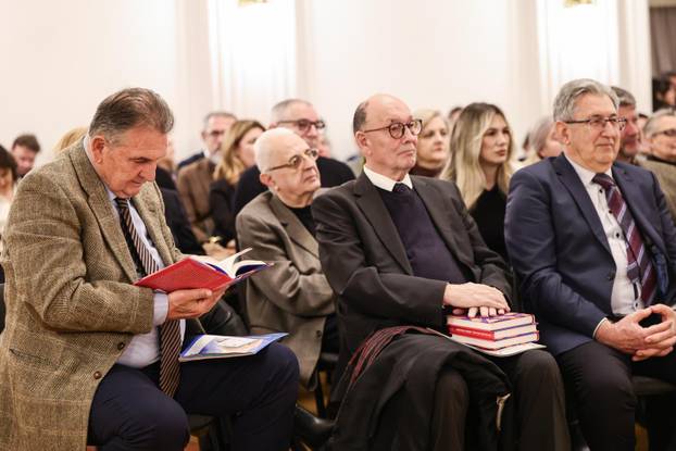 Zagreb: Promocija knjige Žene koje mašu rukama Jadranke Kosor