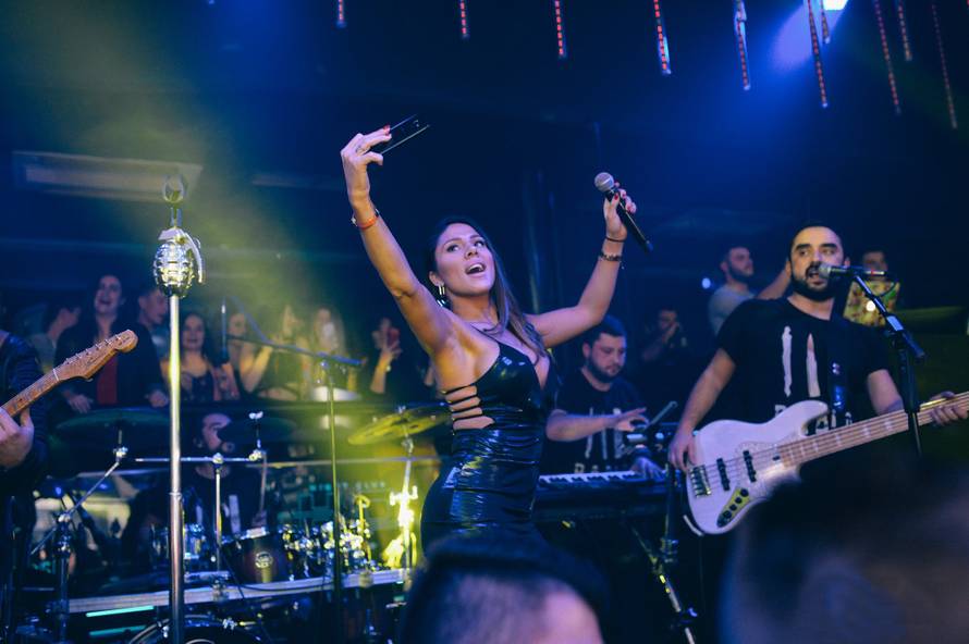 Sandra Afrika: Zaradila sam si aute i jahtu pjevajući Hrvatima