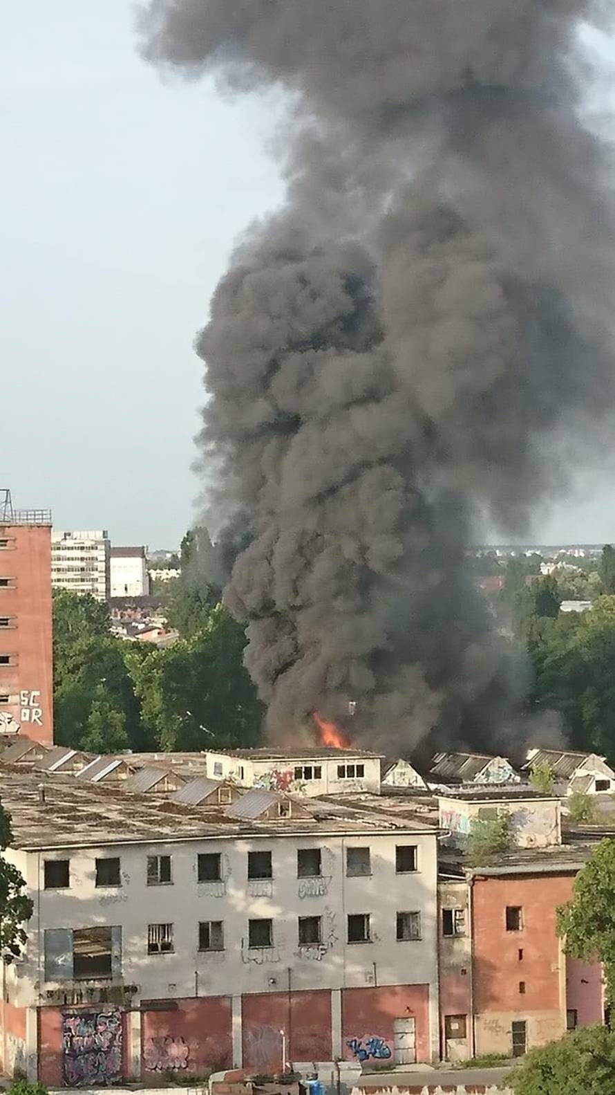 Požar u 'Staroj Zagrepčanki': Nad gradom se nadvio crni dim