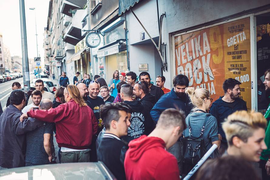 200 fanova Piva, Brkova i Šanka na kvartovskom tulumu