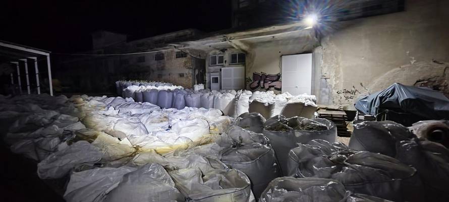 EKSKLUZIVNO! Imamo snimke zakopavanja plastičnog i opasnog otpada u Gospiću