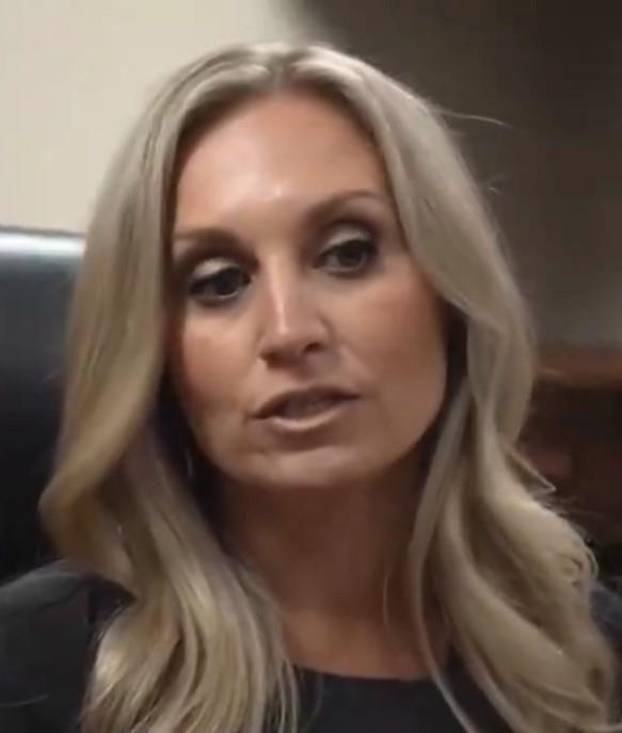 Ovo je bivša gradonačelnica koja je silovala dječaka (16). Bio je prijatelj njezinog sina!