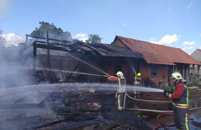 FOTO Velika šteta u požaru kod Ludbrega, ozlijeđen vatrogasac