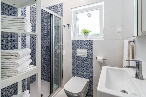 FOTO Pogledajte šarmantnu vilu u Labinu. Košta manje od pola milijuna eura, a ima i bazen