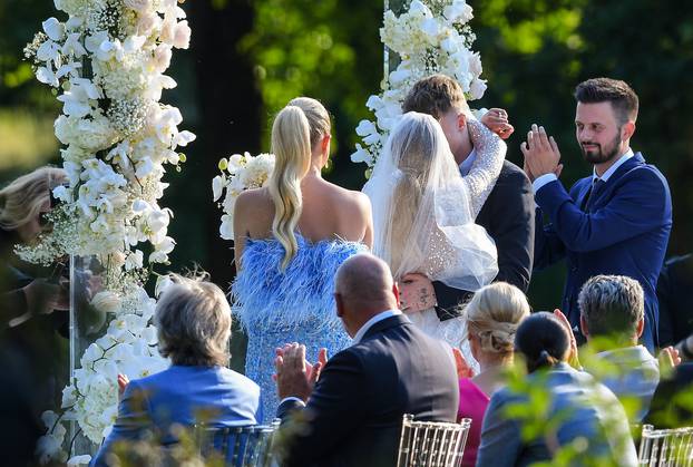 EKSKLUZIVNE FOTOGRAFIJE Varaždin: Vjenčanje Dine Dragije i Tina Jedvaja u dvorcu Leitner