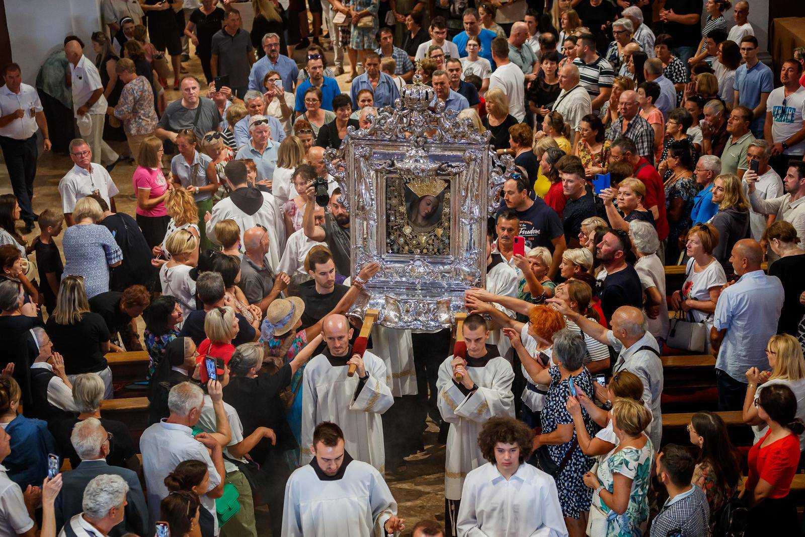 Sinj: Proslava blagdana Velike Gospe i skidanje Gospine slike prije procesije