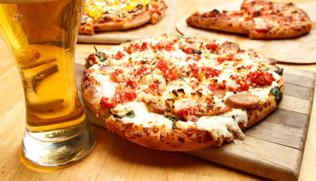 FOTO Danas je svjetski dan piva i pizze! Hoćete li ga 'proslaviti'?