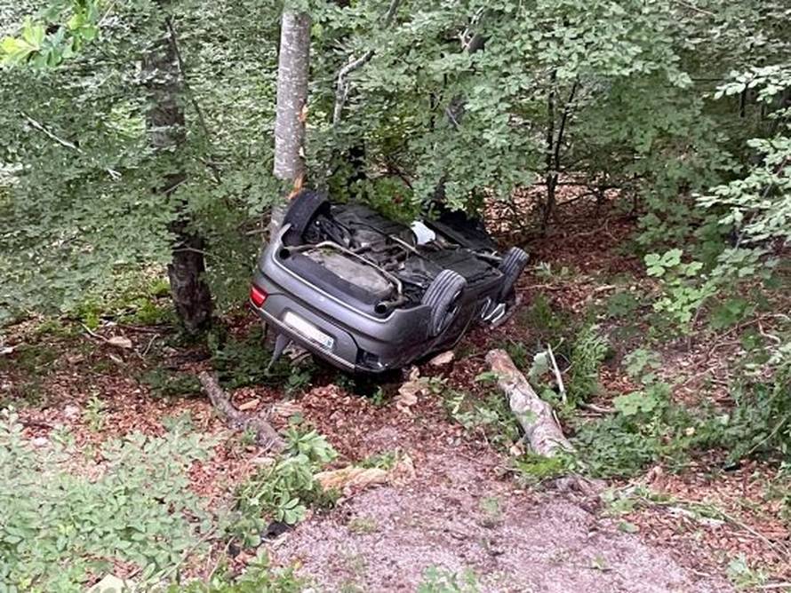 Detalji nesreće na Velebitu: Automobil sletio u provaliju, poginula suvozačica (27)