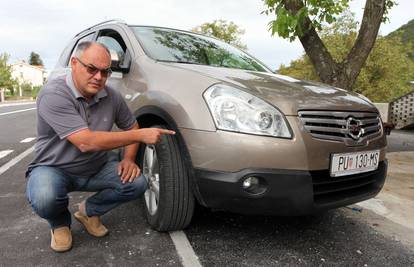 'Taj auto sam jedva  dotaknuo, on je već od ranije bio razbijen'