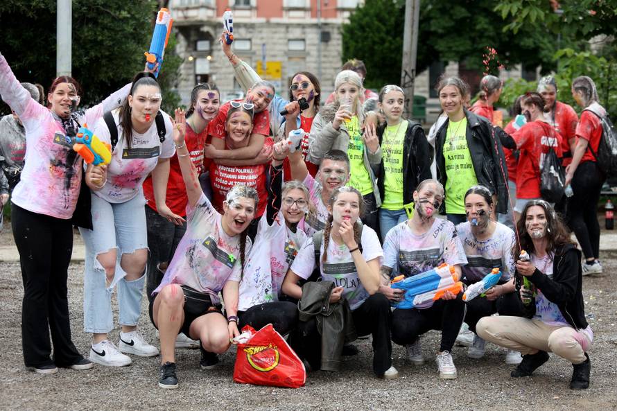 Rijeka: Maturanti srednjih škola širom grada slave kraj srednjoškolskog obrazovanja