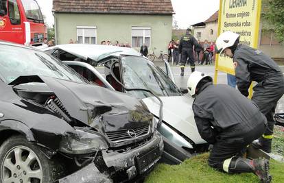 Slatina: Sudarila se dva auta, ozlijeđeni su dijete i dvije žene