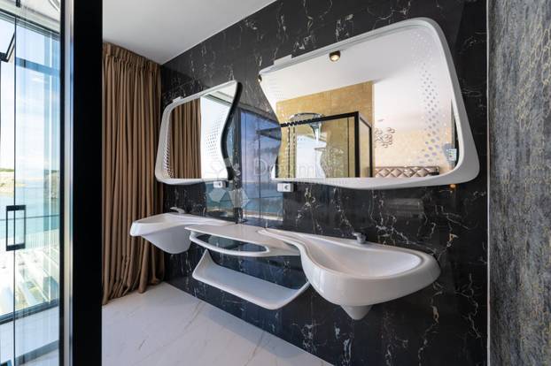 FOTO Pogledajte James Bond vilu u Ražancu! Prodaje se, a oglas je teško prepričati...