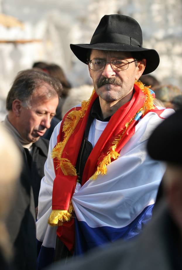 ARHIVA -  Tristotinjak osoba okupilo se na Jelačićevom trgu tijekom skupa podrške Gotovini