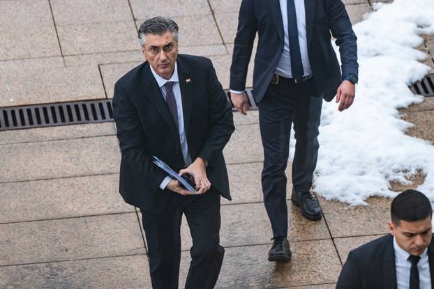 Zagreb: Dolazak članova Vlade na sjednicu