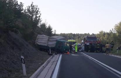 Jedan mrtav i više ozlijeđenih u trostrukom sudaru u Istri