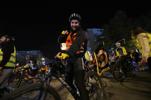 Veliki broj građana u Novom Sadu, dočekuje studente