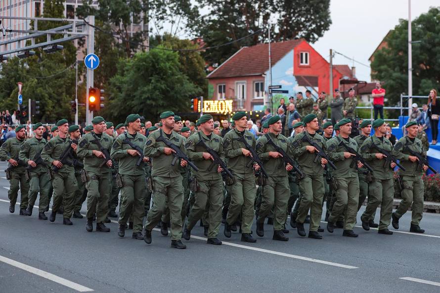 Zagreb: Generalna proba svečanog vojnog mimohoda