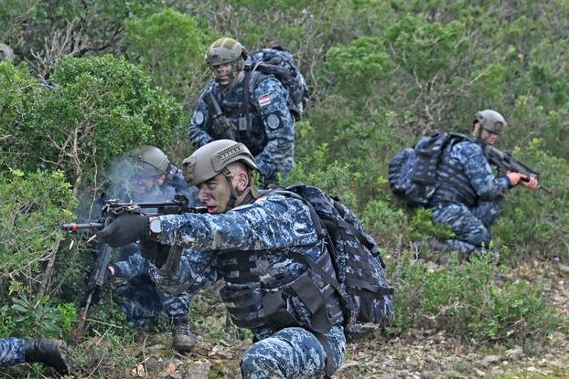 FOTO Novi hrvatski marinci primili su svoje beretke: Prošli intenzivnu integracijsku obuku