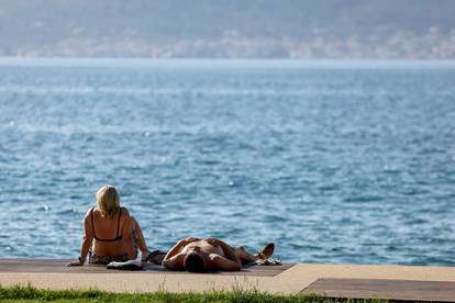 FOTO Pohrlili na plaže u Zadru i Omišu, govore: 'Vratilo se ljeto'