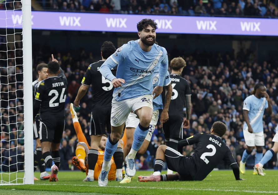 Premier League - Manchester City v Leeds United