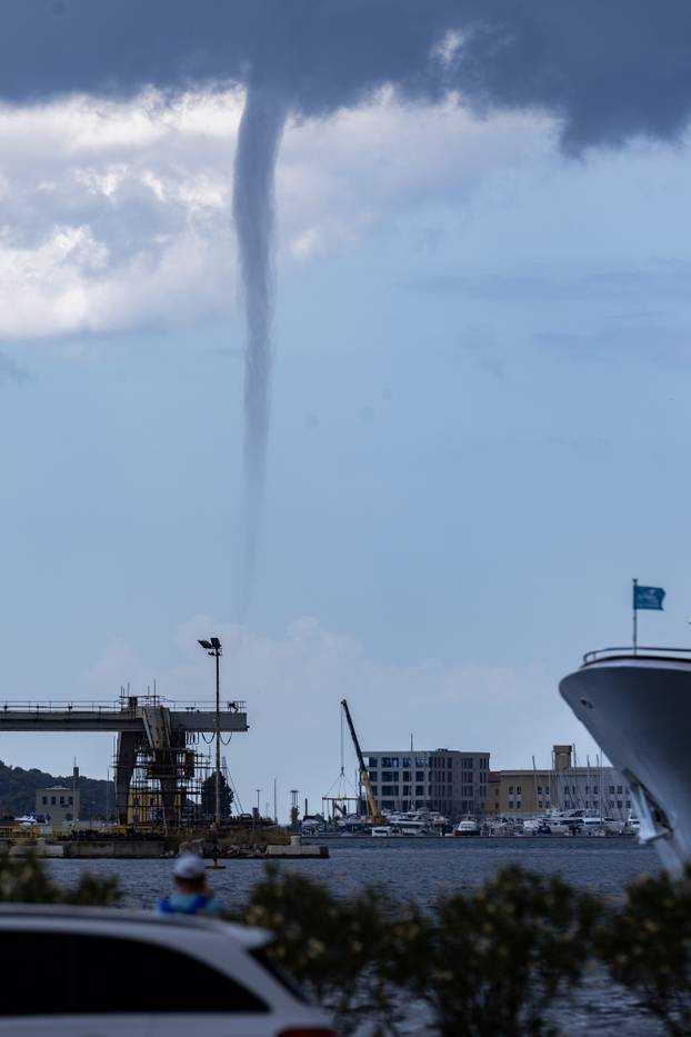 Kod Pule se formirala pijavica