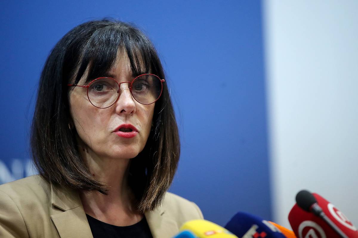 Vlada: Učenicima slabijeg imovinskog cenzusa besplatni udžbenici i radne bilježnice