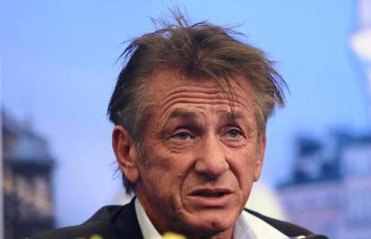 Sean Penn i 32 godina mlađa žena su se razveli, ali još je voli: 'Sje**o sam brak, bio sam loš'