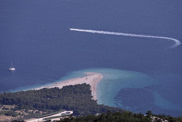 Brač: Pogled na Zlatni rat s Vidove gore