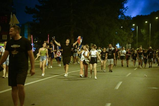 Zagreb: Završio je koncert Marka Perkovića Thompsona, kolone ljudi idu s hipodroma