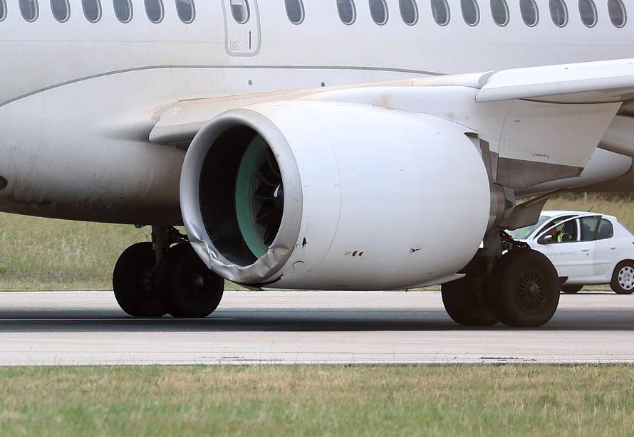 Split: Avion Croatia Airlinesa izletio sa staze