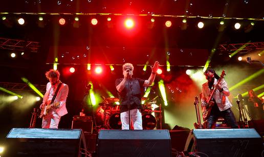 VIDEO Crvena Jabuka pjevala je za neprežaljenog Halida: 'Bio je velik, hvala mu za dobrotu'