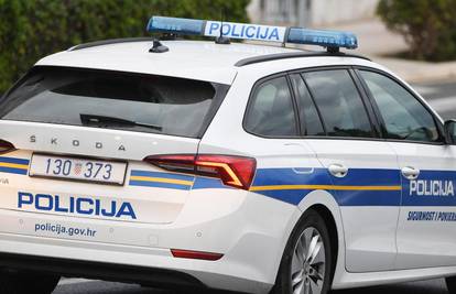 Policajac išao smirivati dvojac koji se mlatio u Splitu, na kraju on završio s teškim ozljedama