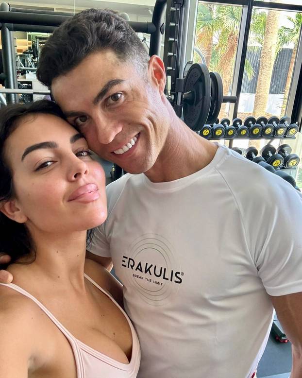 FOTO Živi život kao iz bajke: Pogledajte 100 izazovnih izdanja Ronaldove Georgine