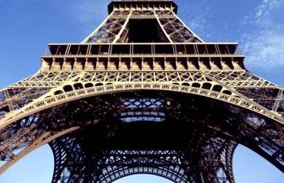 Štede na Eiffelu: Lampice na tornju gase sat ranije