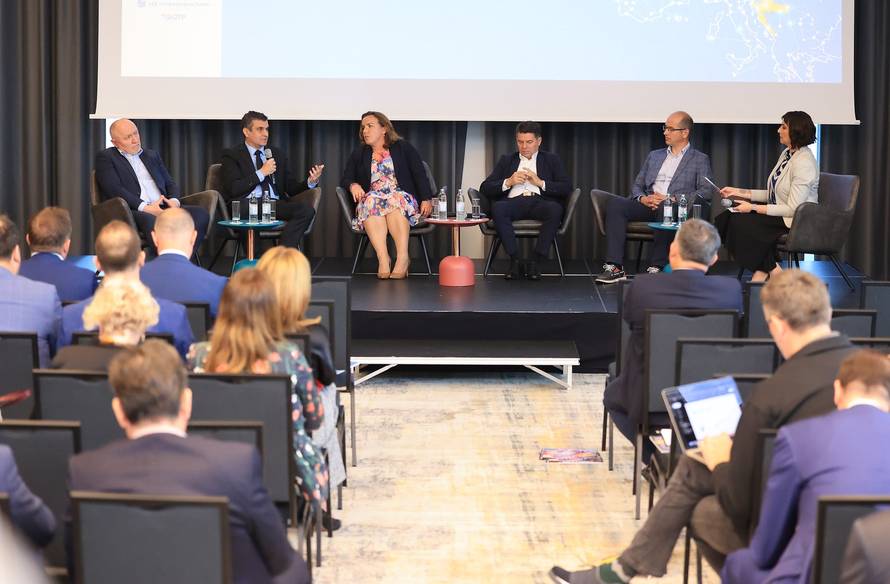 Zagreb: Konferencija "TEN-T mreža: Prometna povezanost za konkurentnije gospodarstvo"