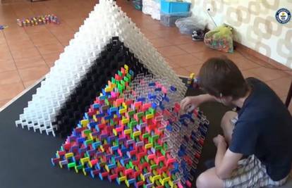 Izgradili najveću 3D piramidu od domina