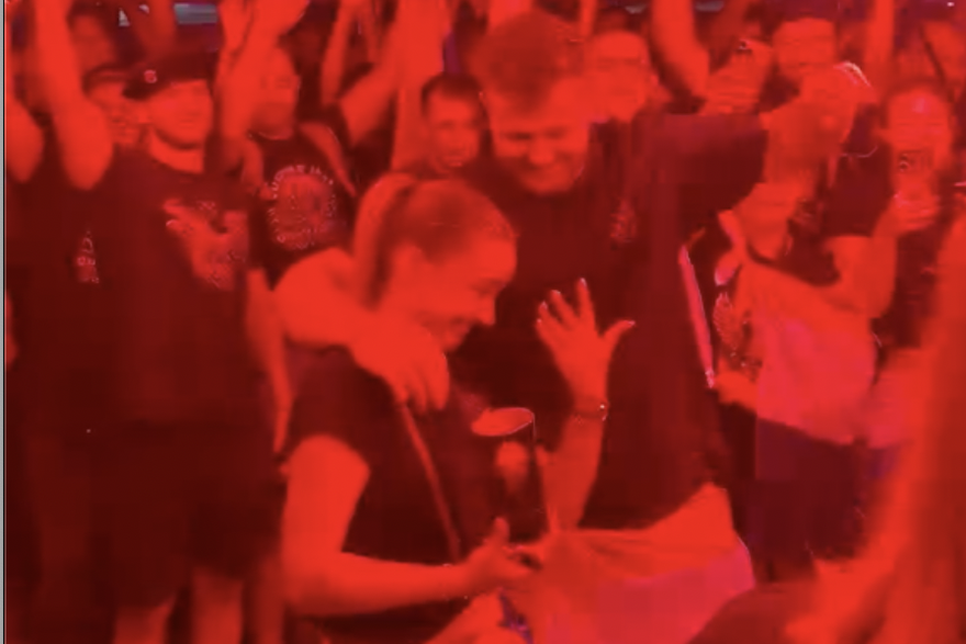 Pale zaruke na Thompsonovom koncertu