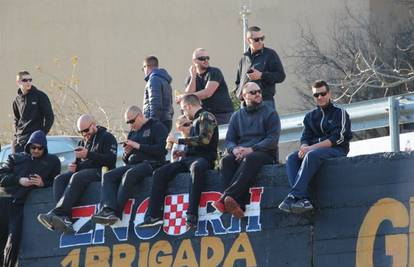 Torcida i branitelji spriječili su prebojavanje grafita  brigada...