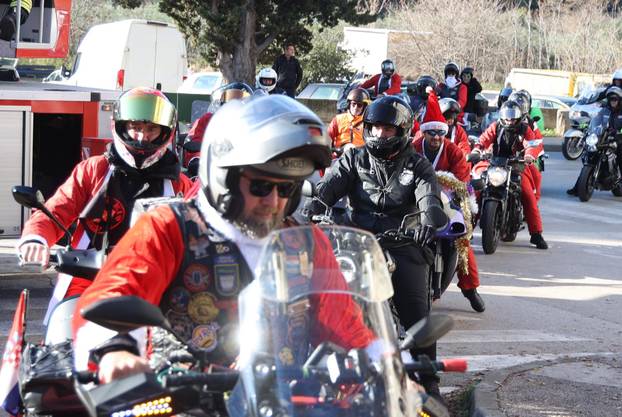 Šibenik:  Motomrazovi tradicionalno u predboži?no vrijeme darivali Centar za odgoj i obrazovanje Šubi?evac