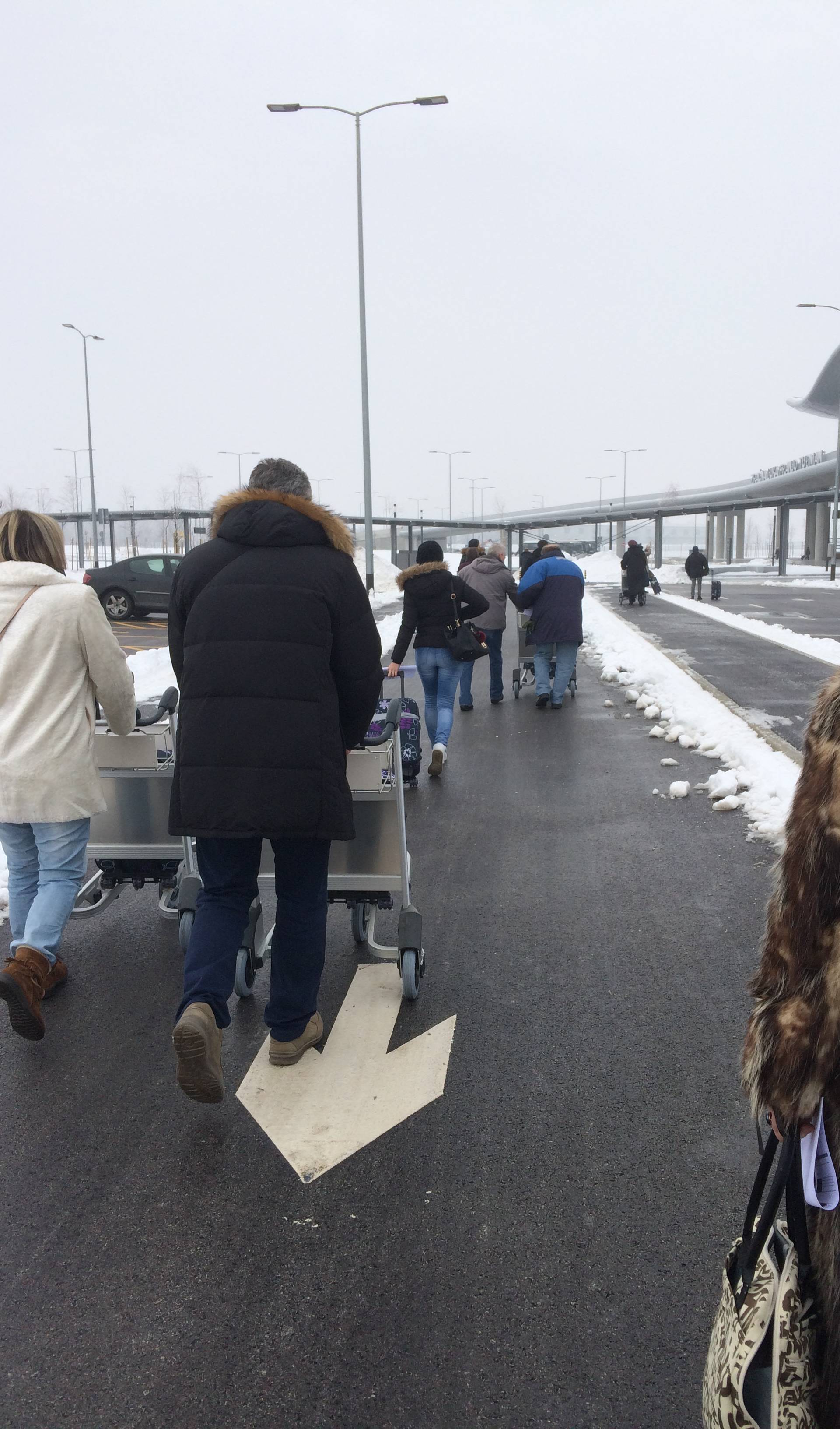 Ekskluzivne fotografije: Ovako izgleda novi terminal na Plesu