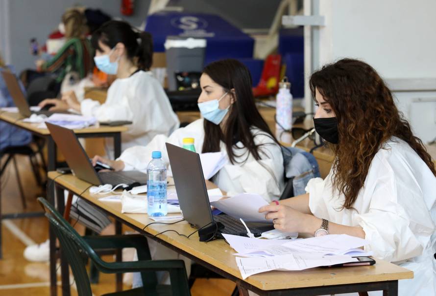 Sin joj je jedva preživio post - covid reakciju i kaže: "Da ima 12 godina sigurno bih ga cijepila!"