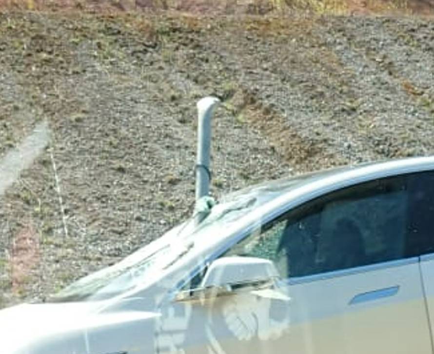 Sreća u nesreći kod Karlovca: U prednje staklo mu se zabila šipka, a svi prošli bez  ozljeda!