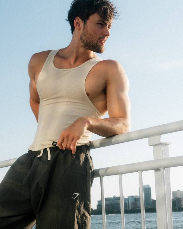 Od mršavog klinca do fitness modela i pozicije  kreativnog direktora Gymsharka