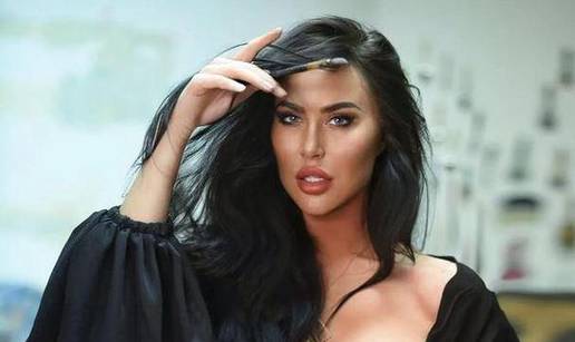 Hrvatska Megan Fox se u Rimu vozila na skuteru, a u kratkoj haljinici pokazala svoje obline